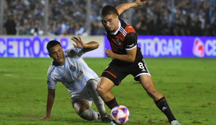 Imagen de El River muletto rescató un empate de Tucumán con uno menos